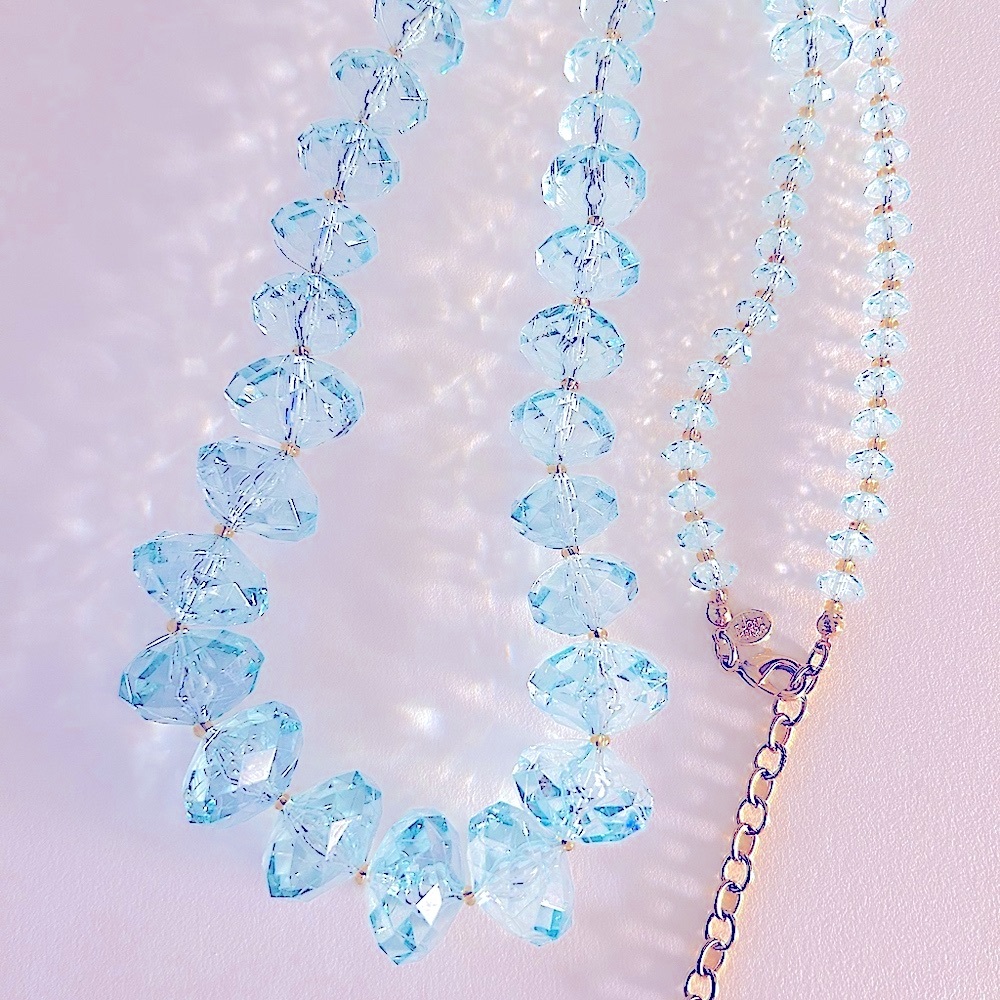 Premier Designs Ice blue necklace faceted graduated acrylic gold beads 30”